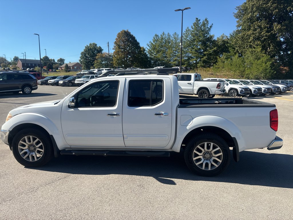 Used 2011 Avalanche Nissan SL image 4