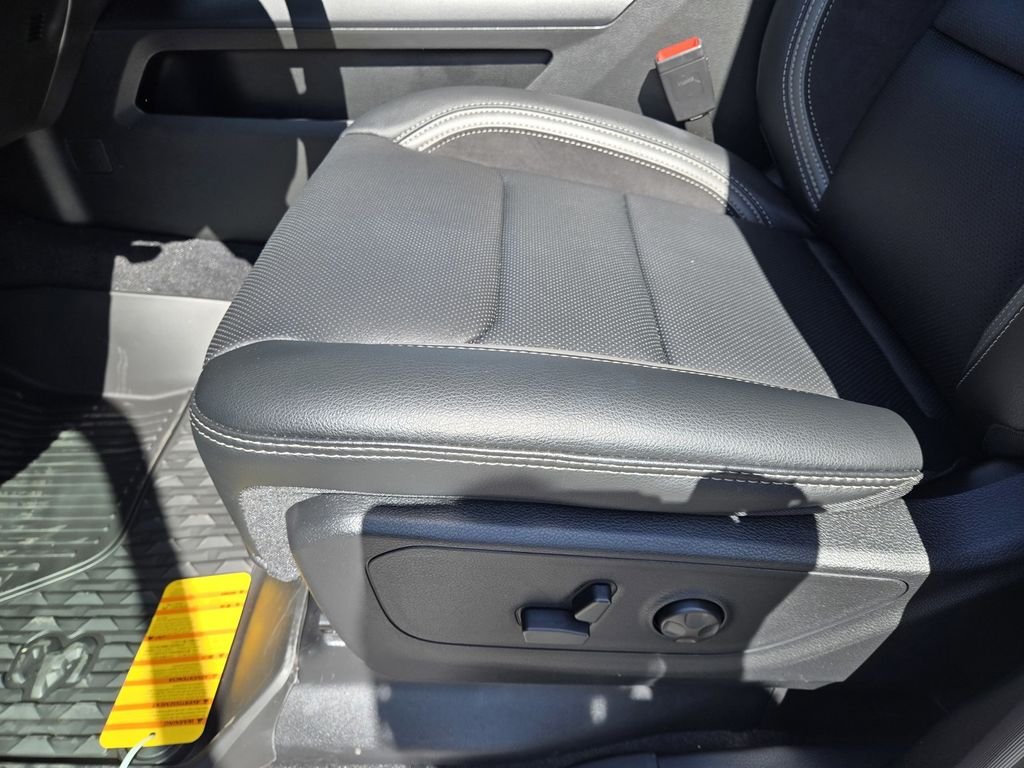 New 2026 Bright White Clear-Coat Exterior Paint RAM Rebel image 9