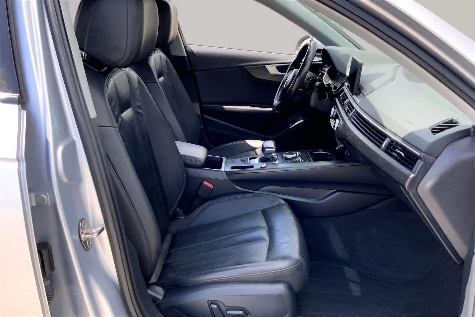 Used 2019 Florett Silver Metallic Audi Titanium Premium image 9