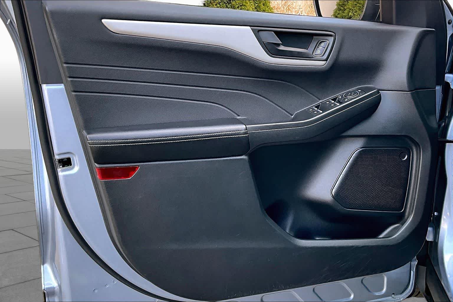 Used 2022 Iced Blue Silver Ford SE image 22