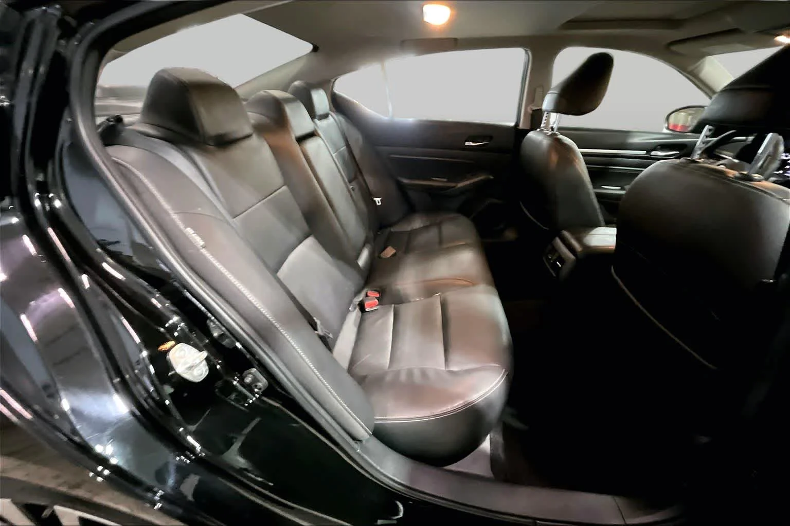 Used 2019 Super Black Nissan 2.5 Platinum image 20