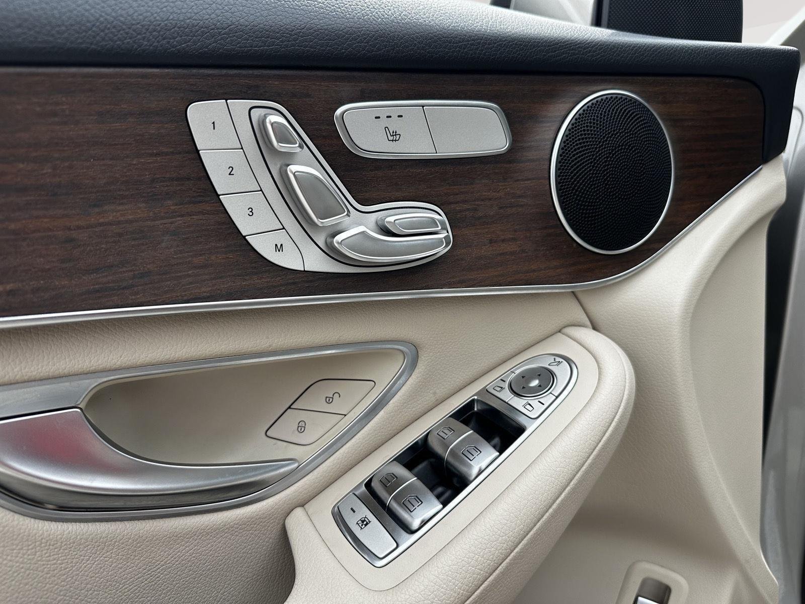2022 Mercedes-Benz GLC GLC300 - Photo 9