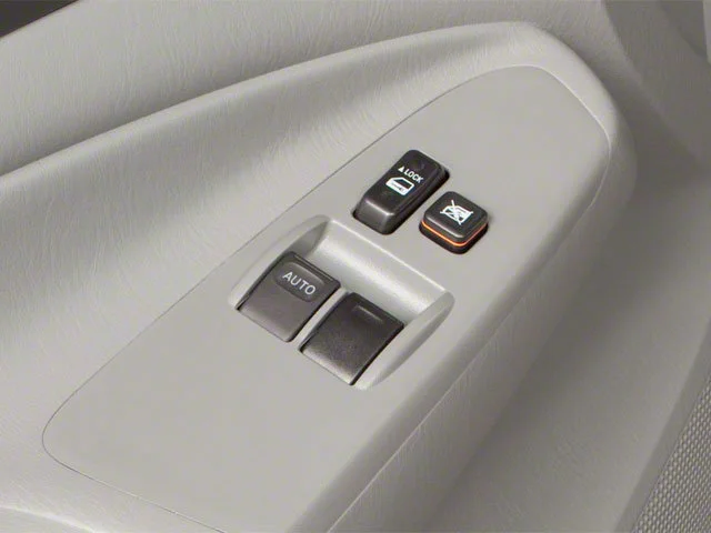 Used 2010 Silver Toyota  image 19