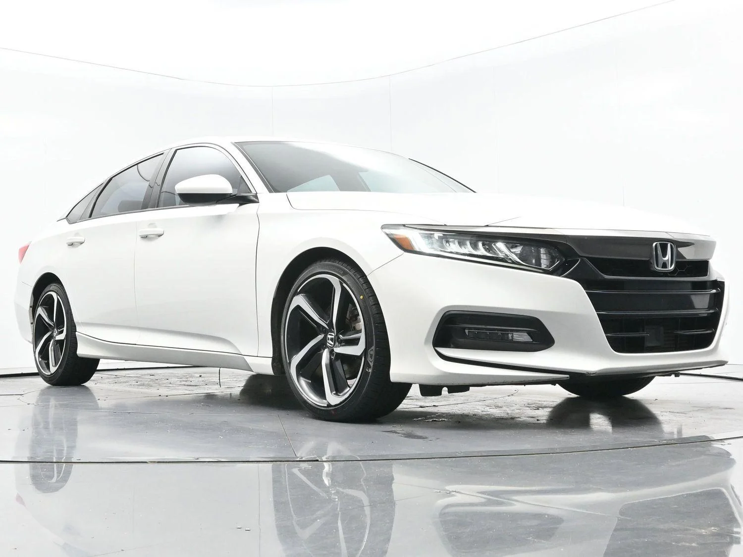 Used 2018 Platinum White Pearl Honda Sport image 41