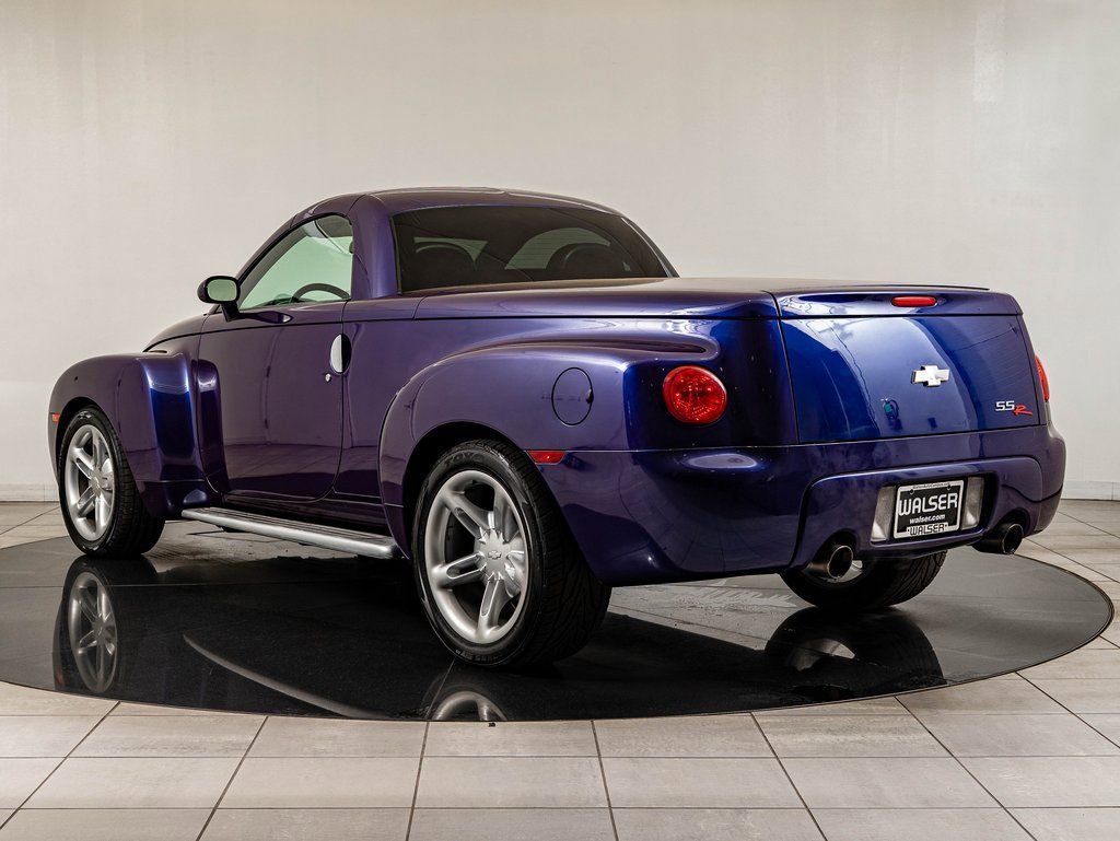 Used 2004 Ultra Violet Metallic Chevrolet  image 6