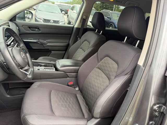 Used 2024 Gray Nissan SV image 27