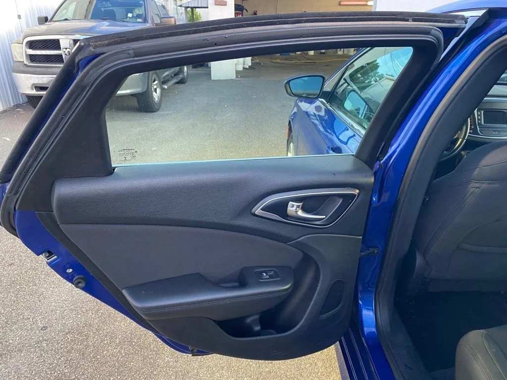 Used 2015 Blue Chrysler Limited image 9