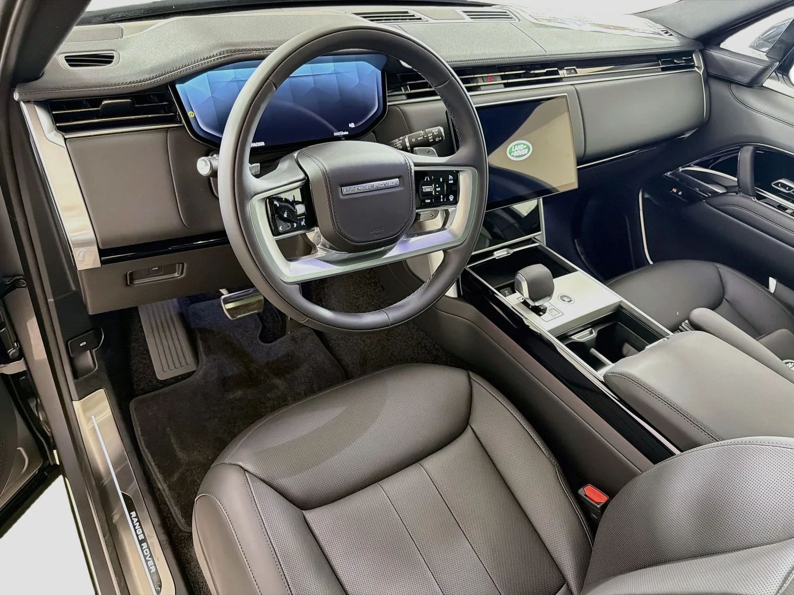 New 2026 Eiger Gray Meta Land Rover SE image 10