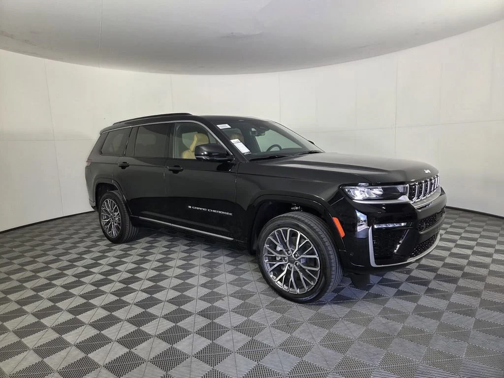 New 2026 Diamond Black Crystal Pearl-Coat Exterior Paint Jeep Summit image 2