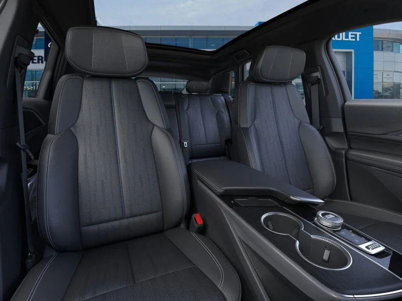 Used 2025  Cadillac Luxury image 16