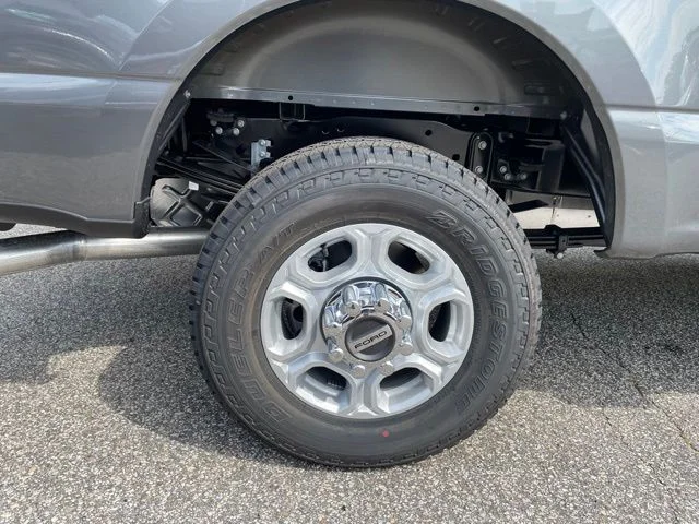 New 2026 CARBONIZED GRAY Ford XLT image 9