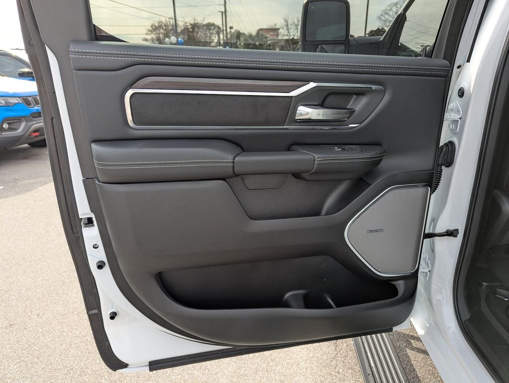 New 2026 Bright White Clear-Coat Exterior Paint Ram Laramie image 28