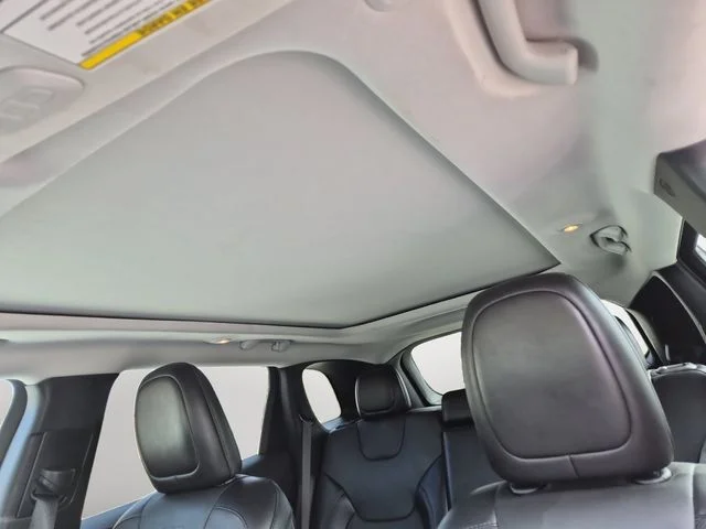 Used 2021 Velvet Jeep Limited image 12