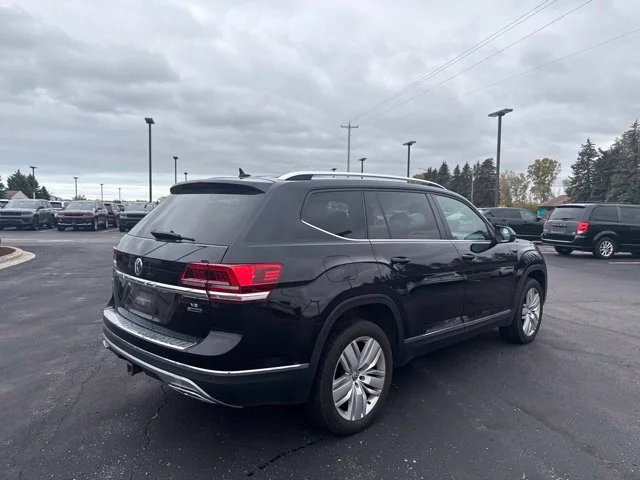 Used 2019 Deep Black Volkswagen SEL image 7