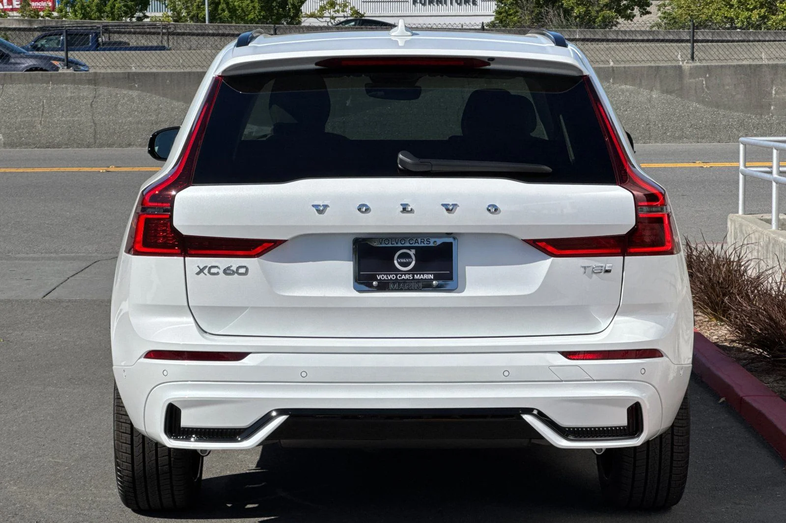 New 2026 Crystal White Volvo T8 Ultra image 7