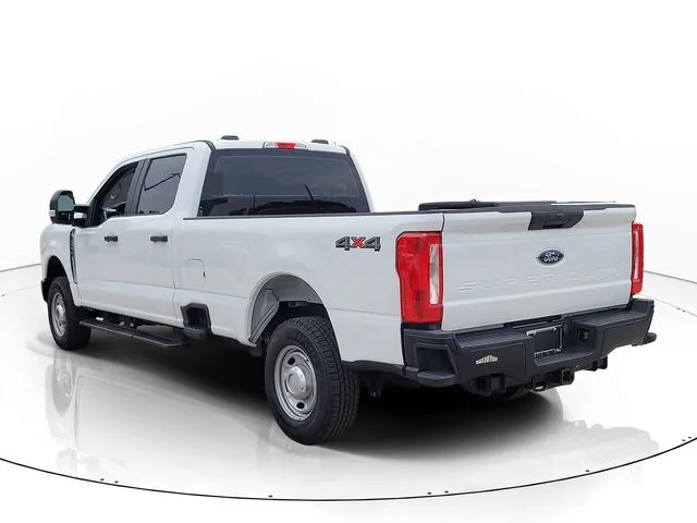 Used 2025 White Ford XL image 7