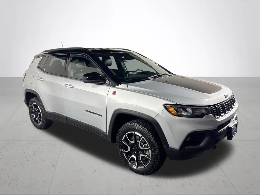 Used 2024 Silver Jeep Trailhawk image 4