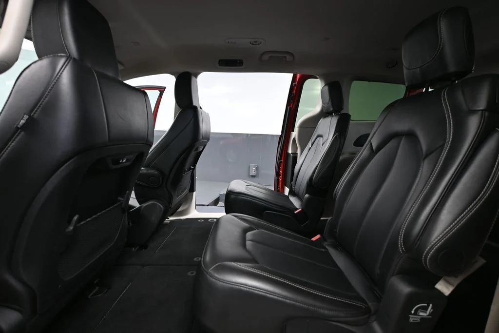 Used 2024 Red Chrysler Touring L image 37