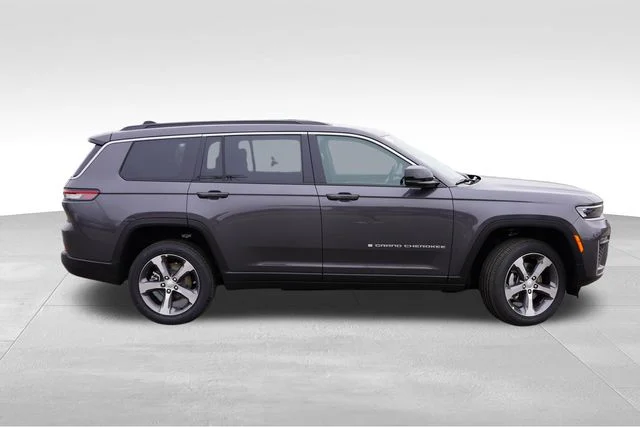 New 2026 Baltic Gray Metallic Clear-Coat Exterior Paint Jeep Limited image 2