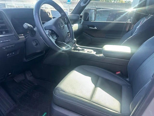 Used 2024  Lexus 550 Premium+ image 13