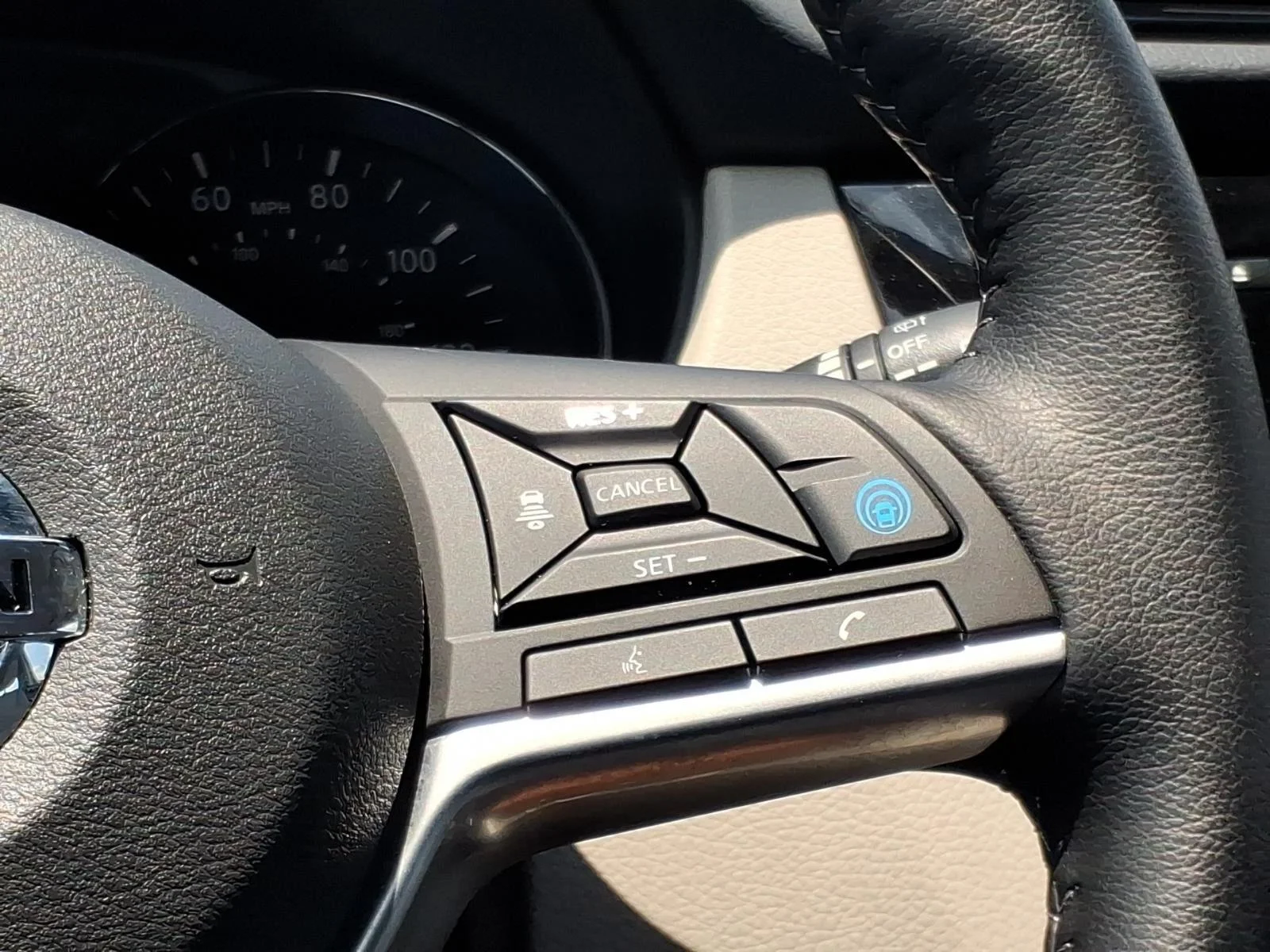 Used 2022 Pearl White Tricoat Nissan SL image 28