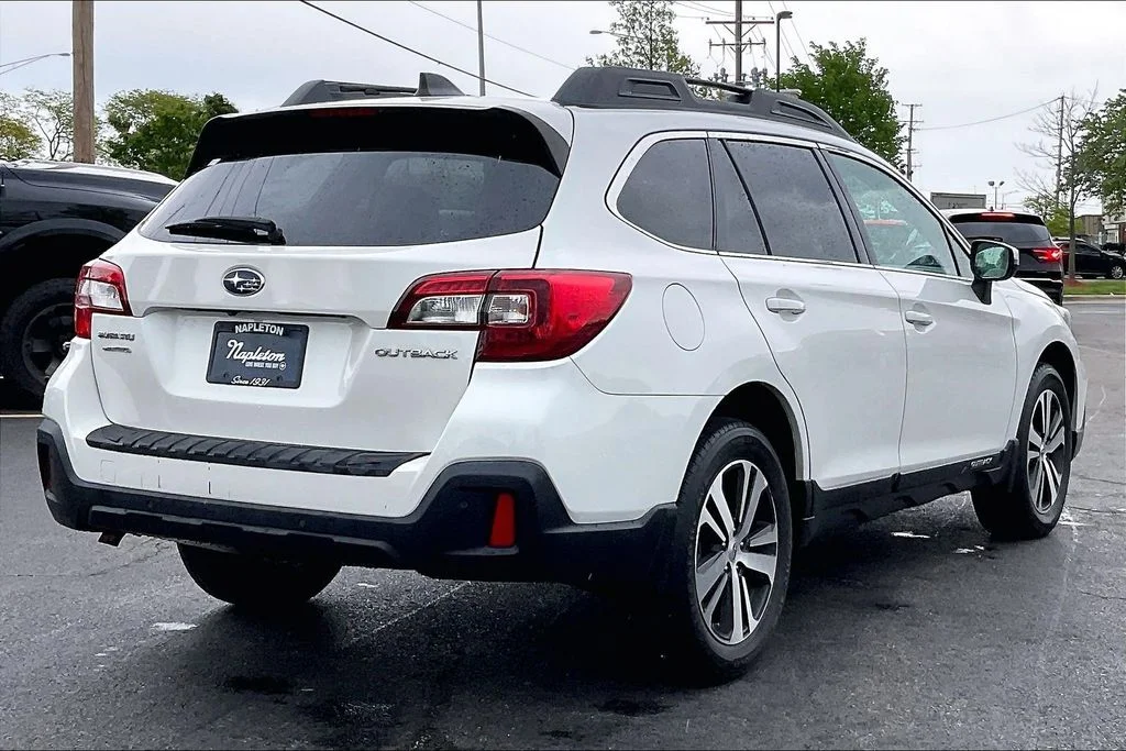 Used 2018 White Subaru 2.5i image 15