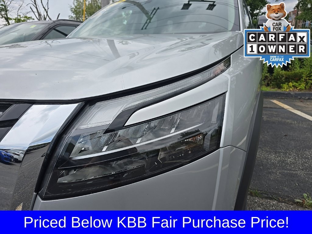Used 2025 Silver Nissan S image 6