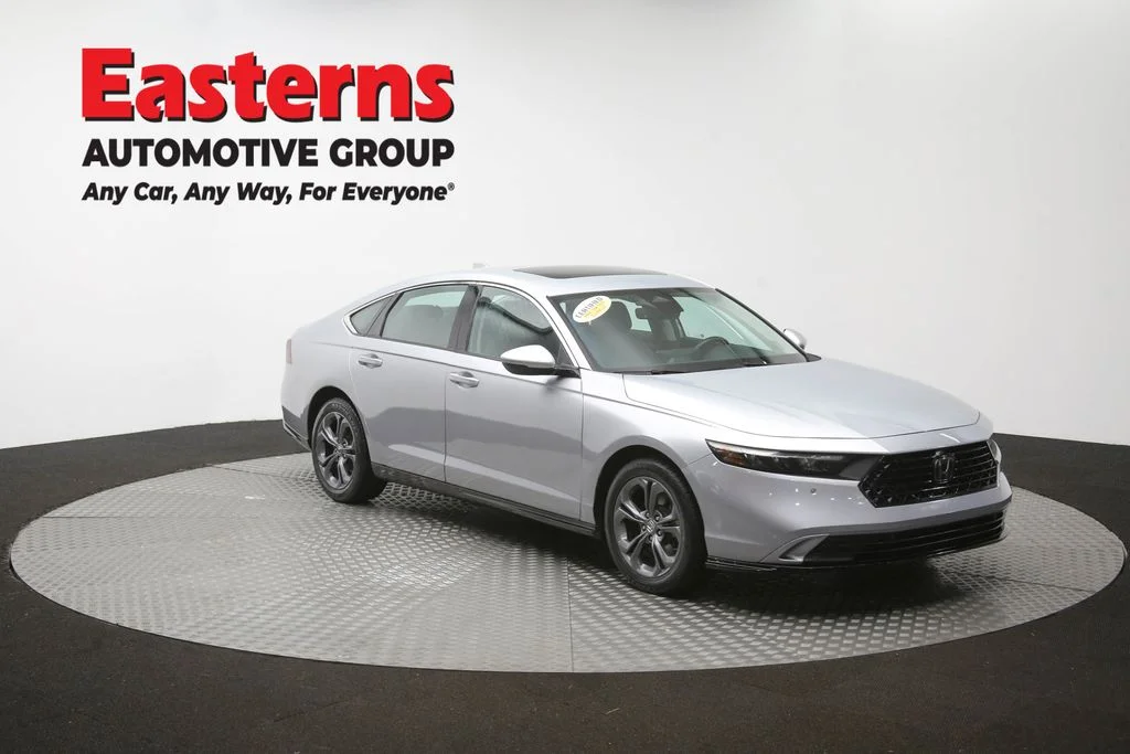 Used 2025 Silver Honda EX-L image 45