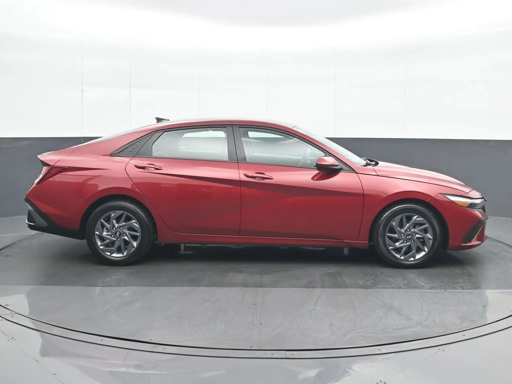 Used 2024 Red Hyundai SEL image 7