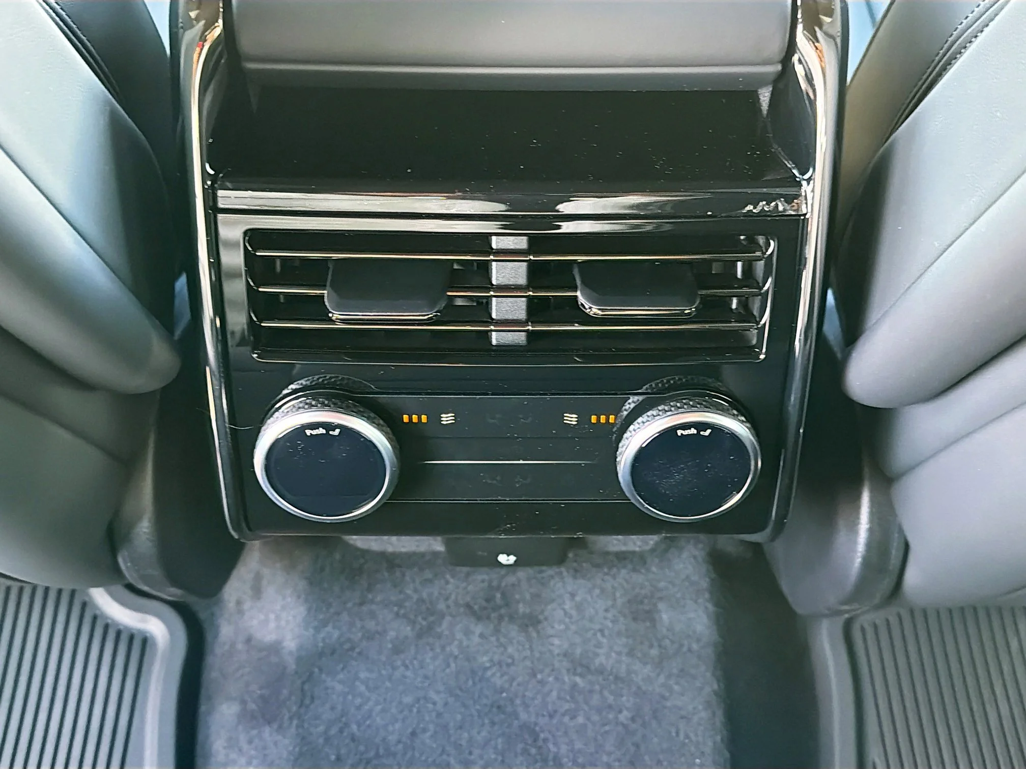 New 2026 Borasco Grey Metallic Land Rover Dynamic SE image 19