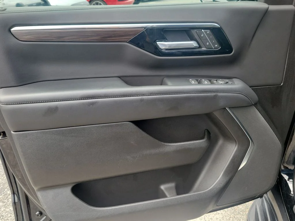 Used 2025 Black Chevrolet LT image 28