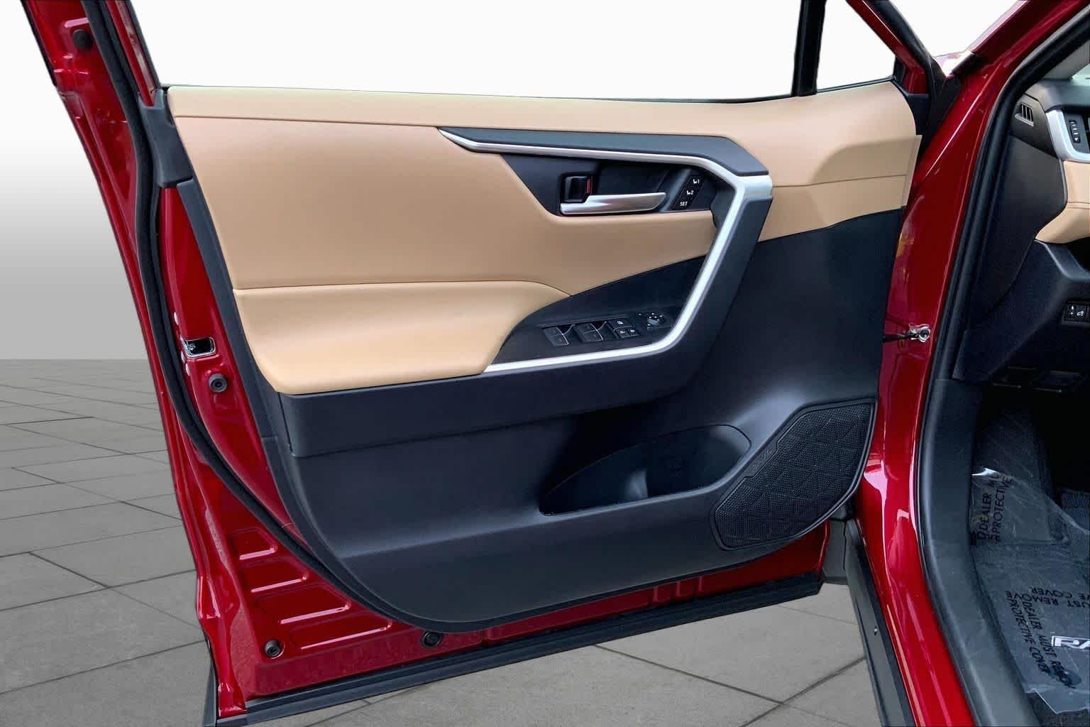 Used 2024 Ruby Flare Pearl Toyota XLE Premium image 21