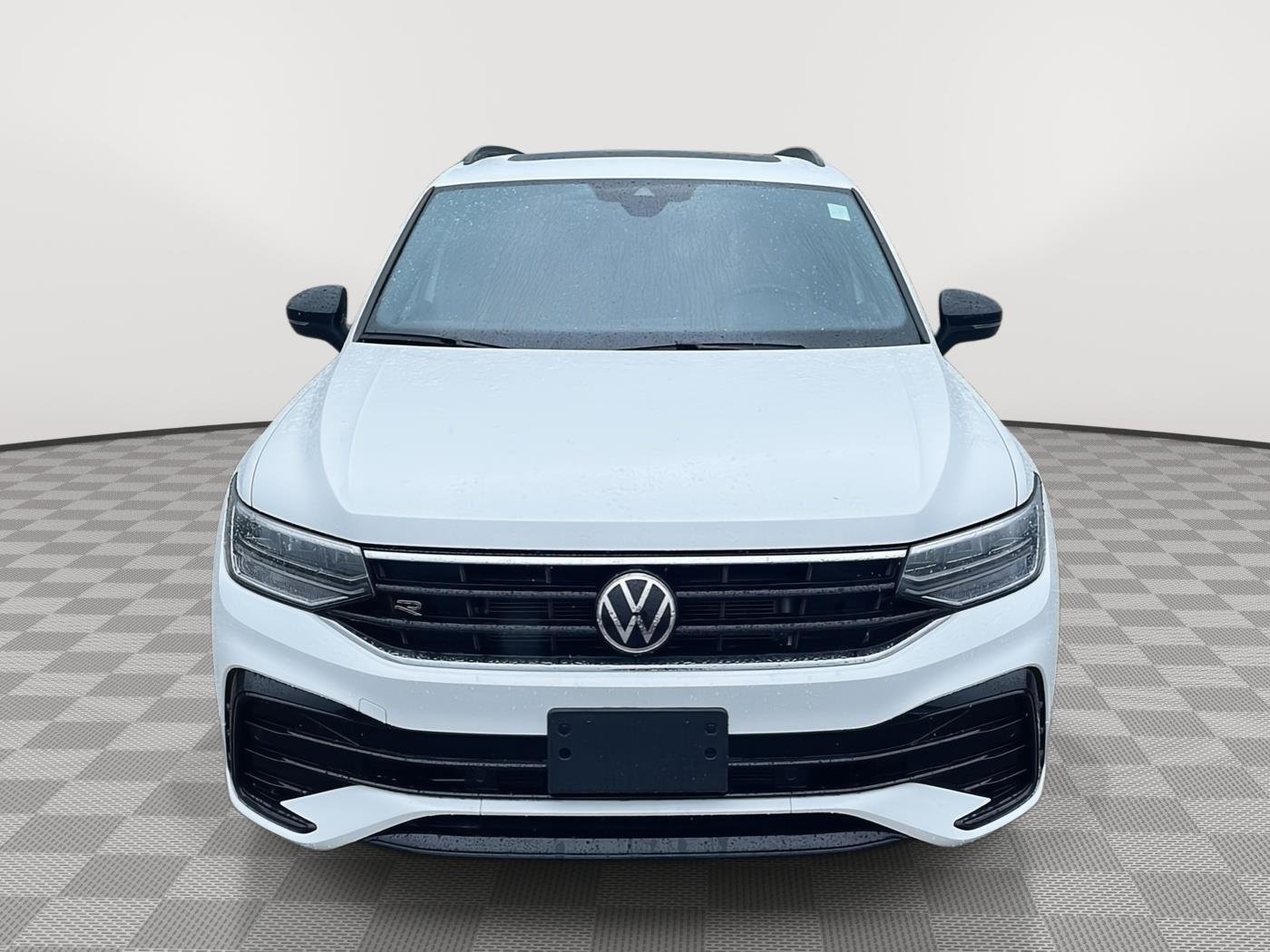 Used 2022 Oryx White Pearl Volkswagen SE R-Line Black image 2
