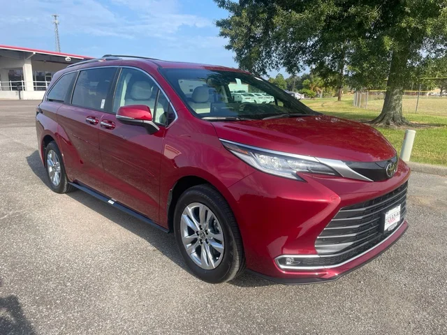 New 2026 Toyota Sienna Limited FWD 7 PASSENGER