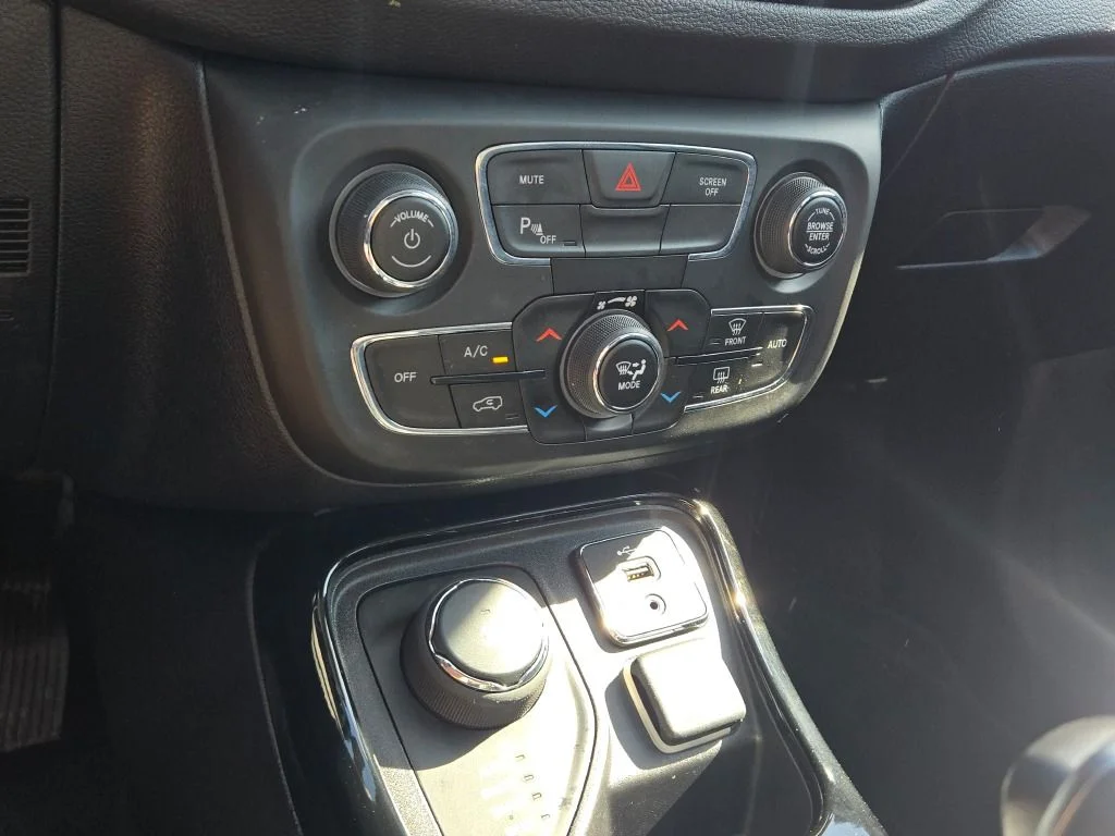 Used 2020 White Jeep Limited image 26