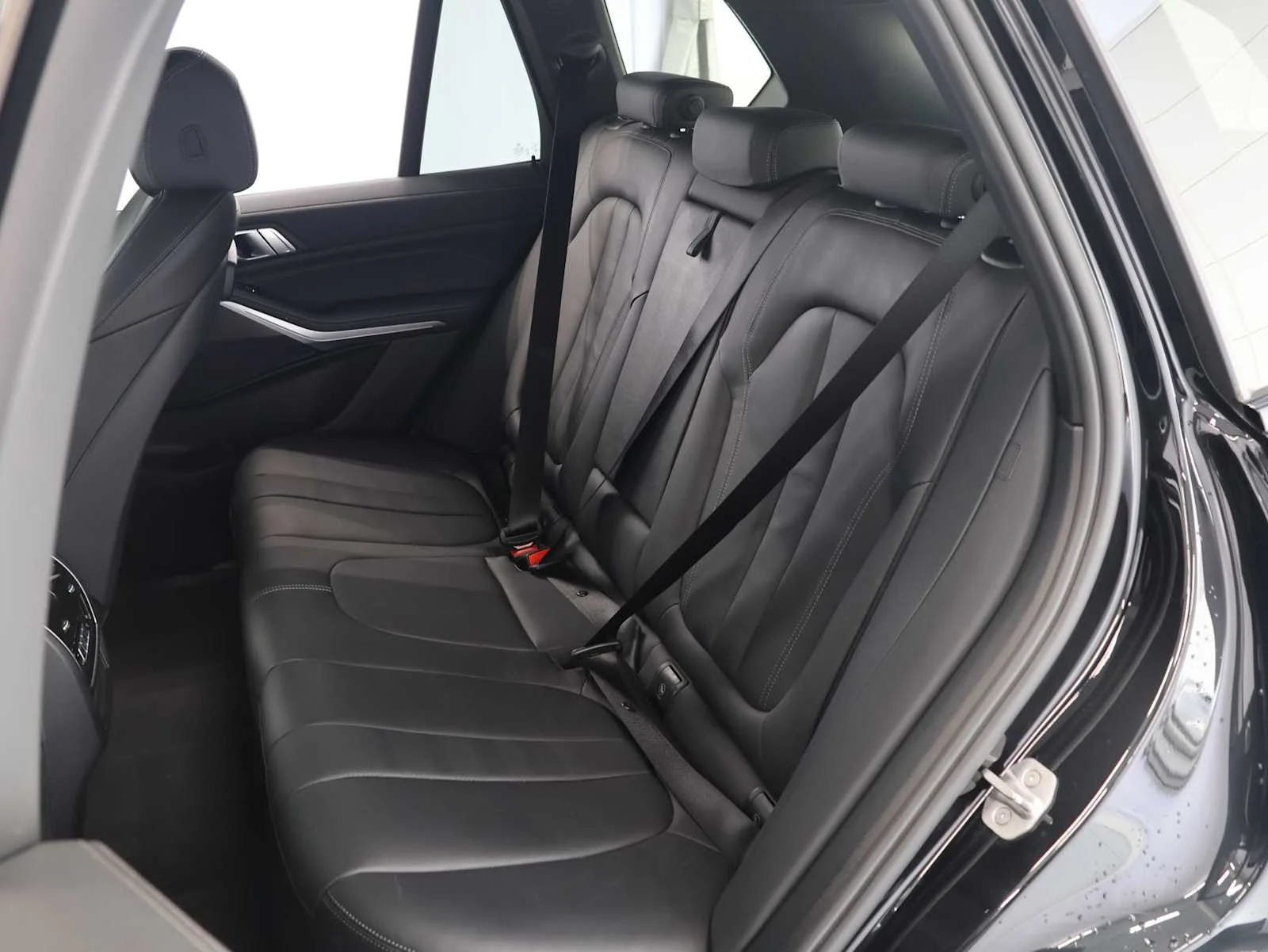 Used 2022 Black Sapphire Metallic BMW sDrive40i image 25