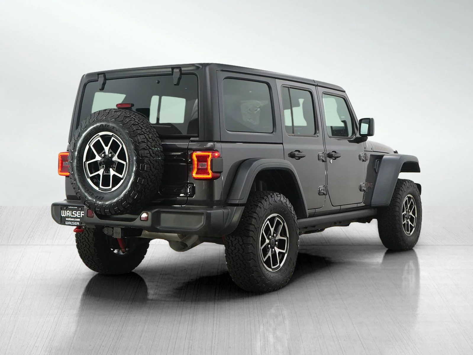 Used 2024 Granite Crystal Metallic Clearcoat Jeep Rubicon image 5