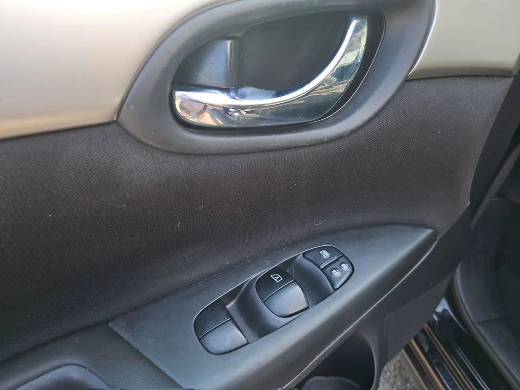 Used 2019 Black Nissan S image 21