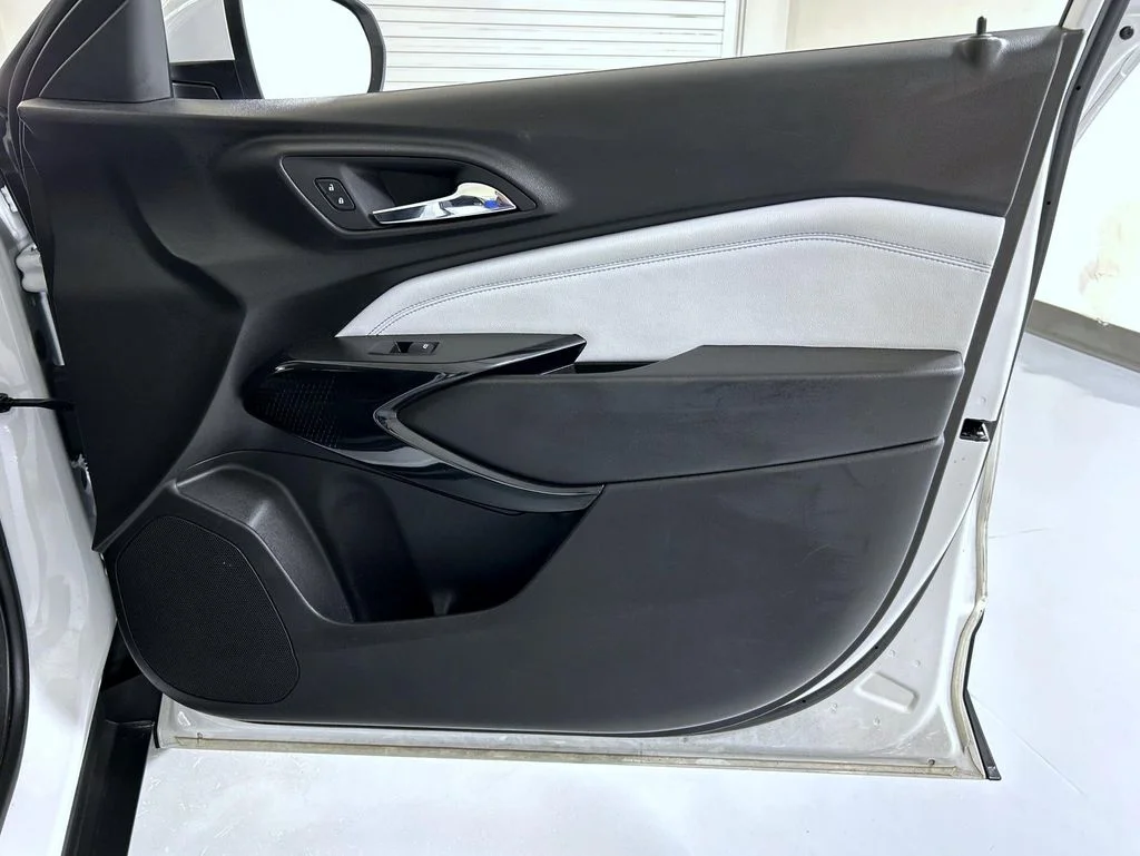 Used 2025 White Chevrolet LT image 16