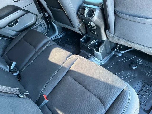 Used 2022 Black Jeep Sahara 4x4 image 24