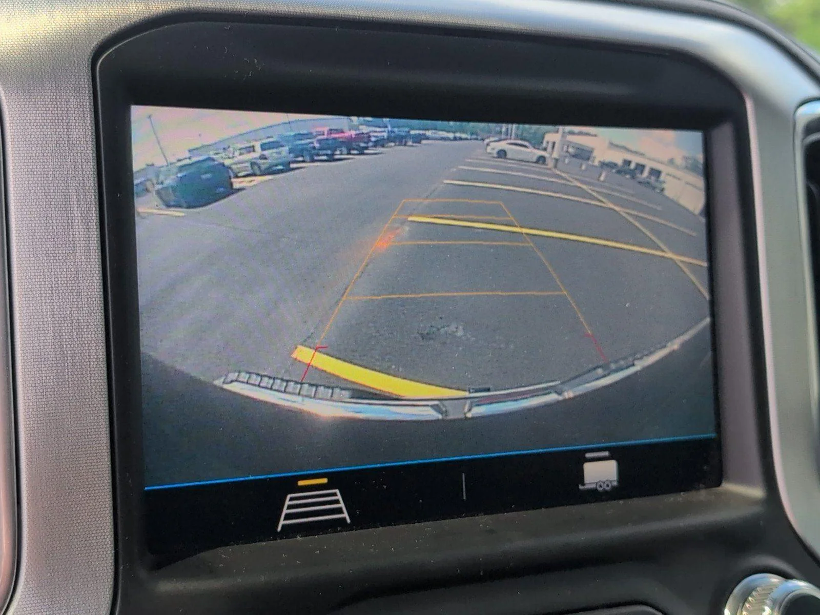 Used 2022 Onyx Black GMC SLE image 23