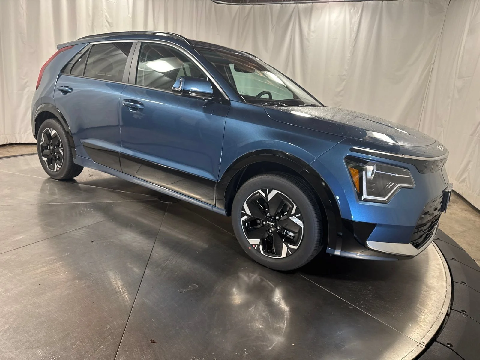 New 2026 Mineral Blue Kia Wind image 10
