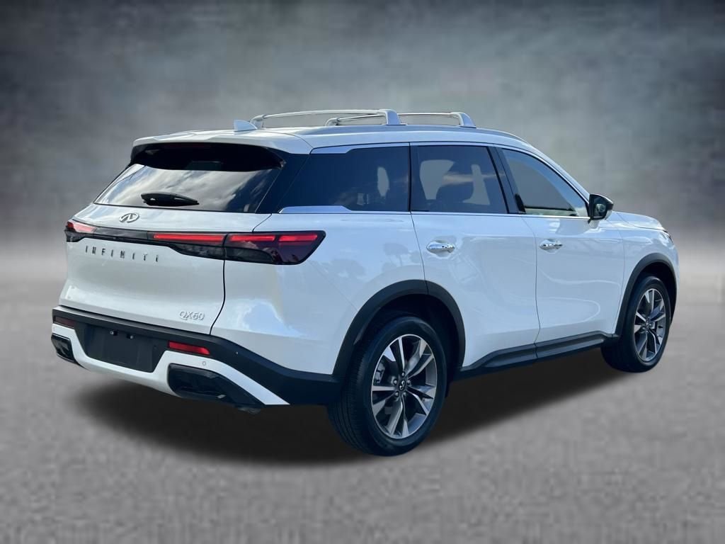Used 2025 White INFINITI LUXE image 5