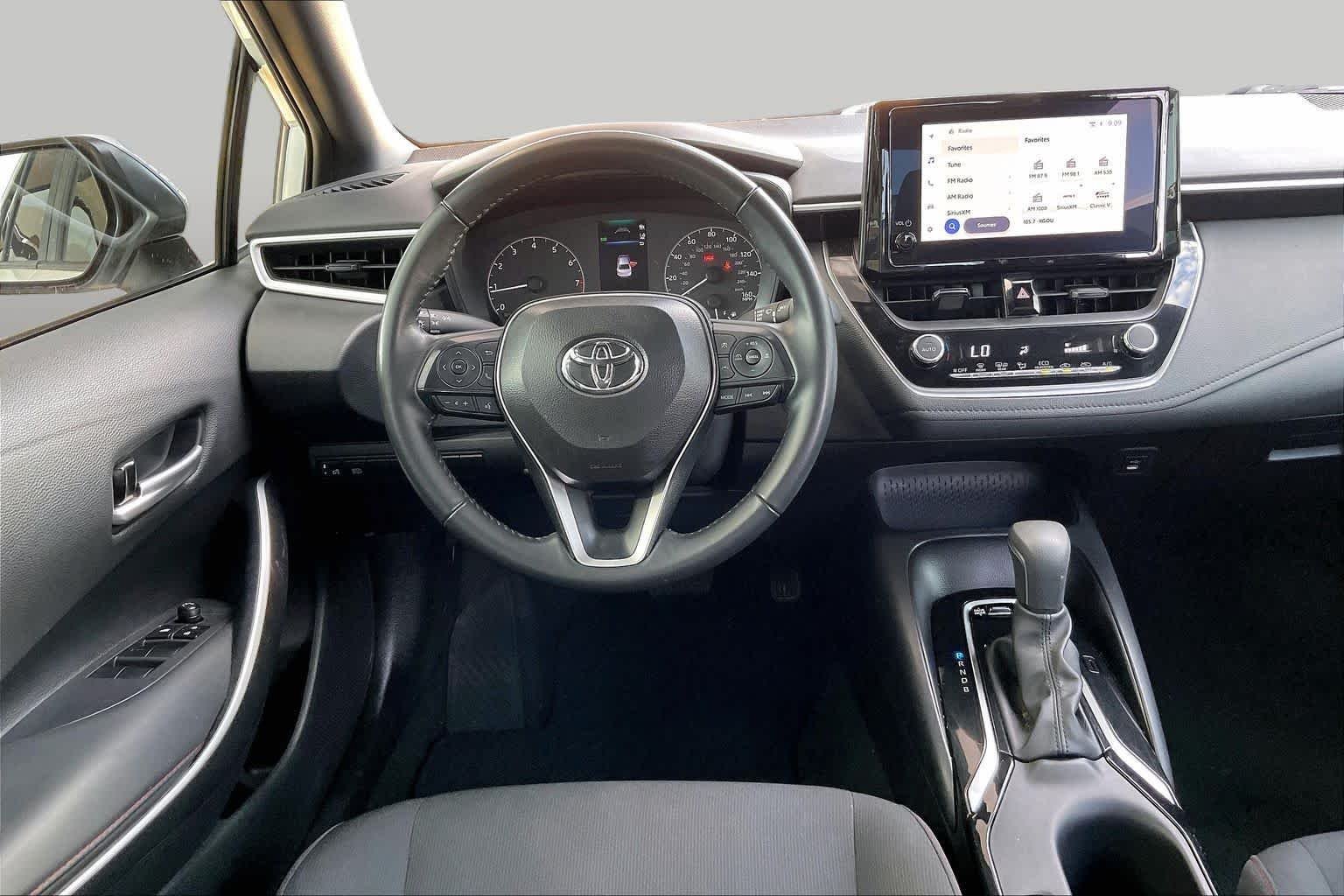 Used 2025 Ice Cap Toyota SE image 6