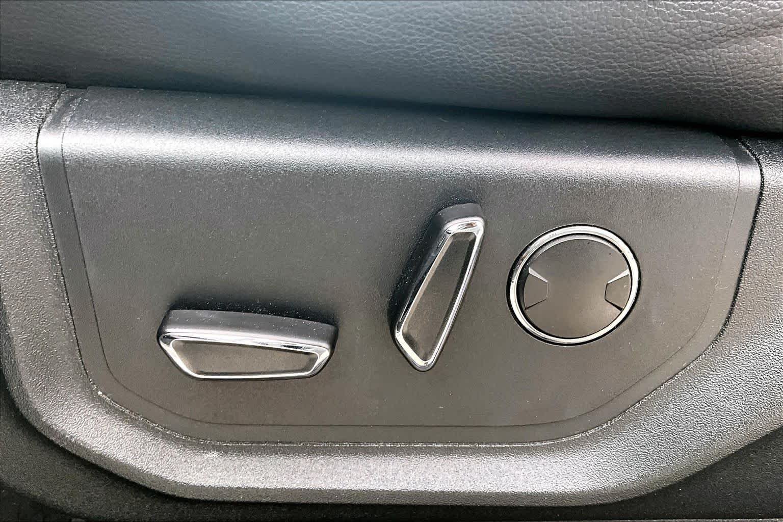 Used 2019 Oxford White Ford XLT image 32