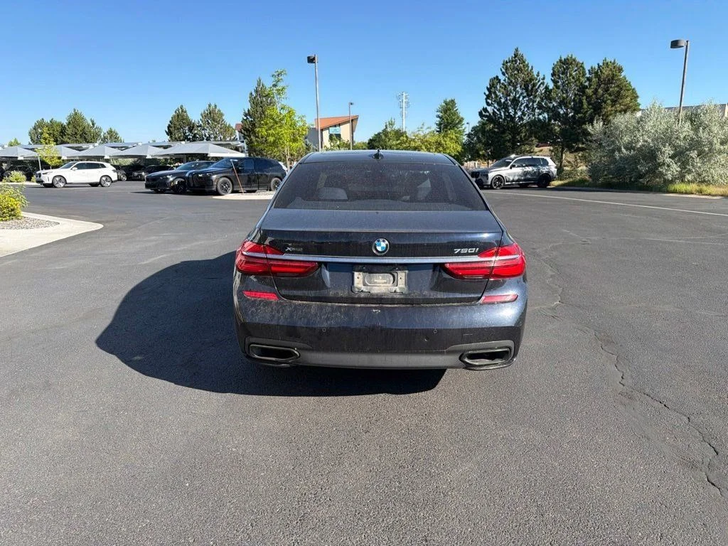 Used 2019 Carbon Black Metallic BMW 750i xDrive image 4