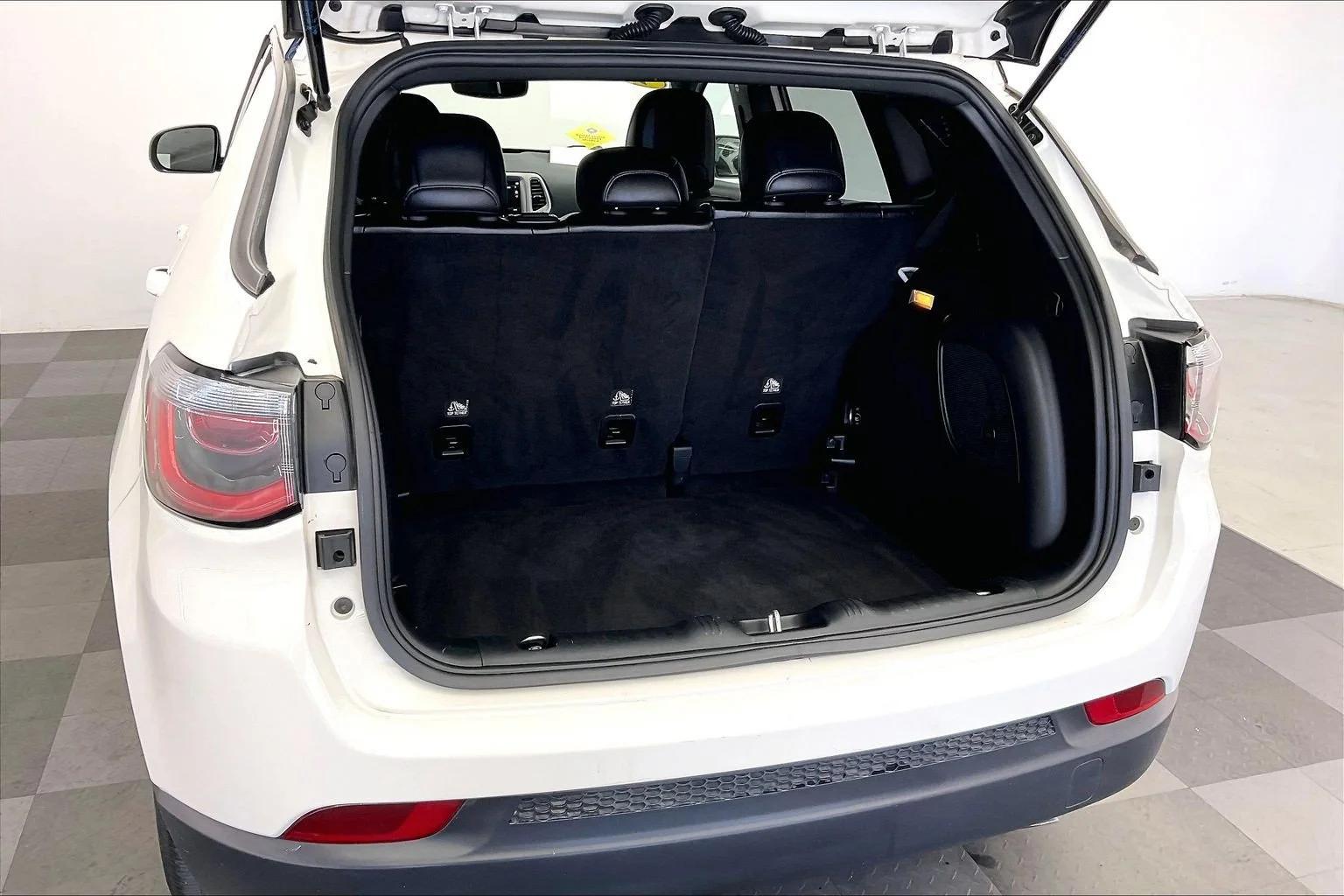 Used 2020 White Clearcoat Jeep High Altitude image 27