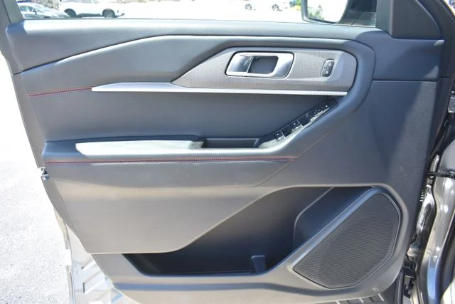 Used 2025 Gray Ford ST-Line image 10
