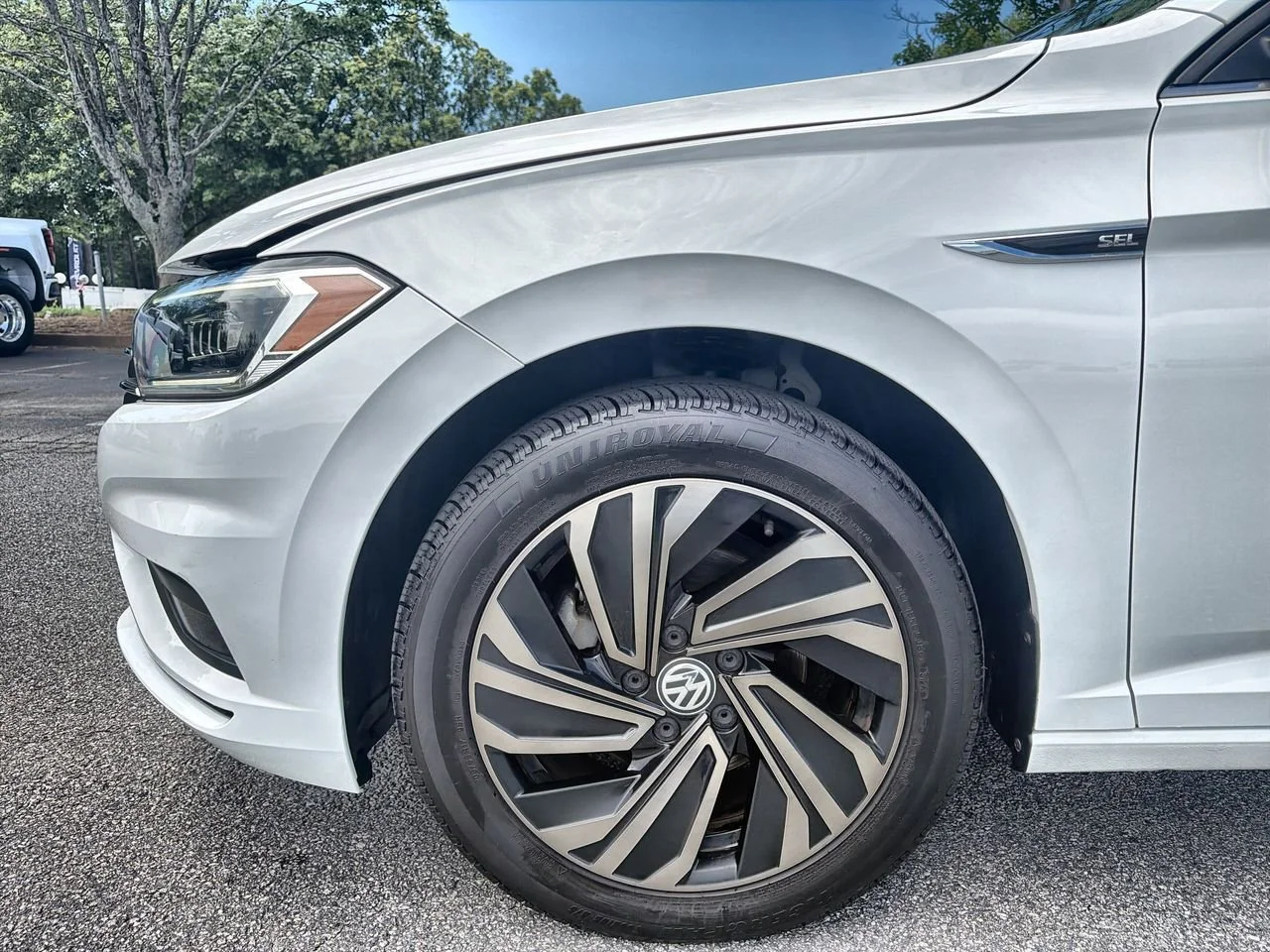 Used 2019 White Volkswagen 1.4T SEL Premium image 28