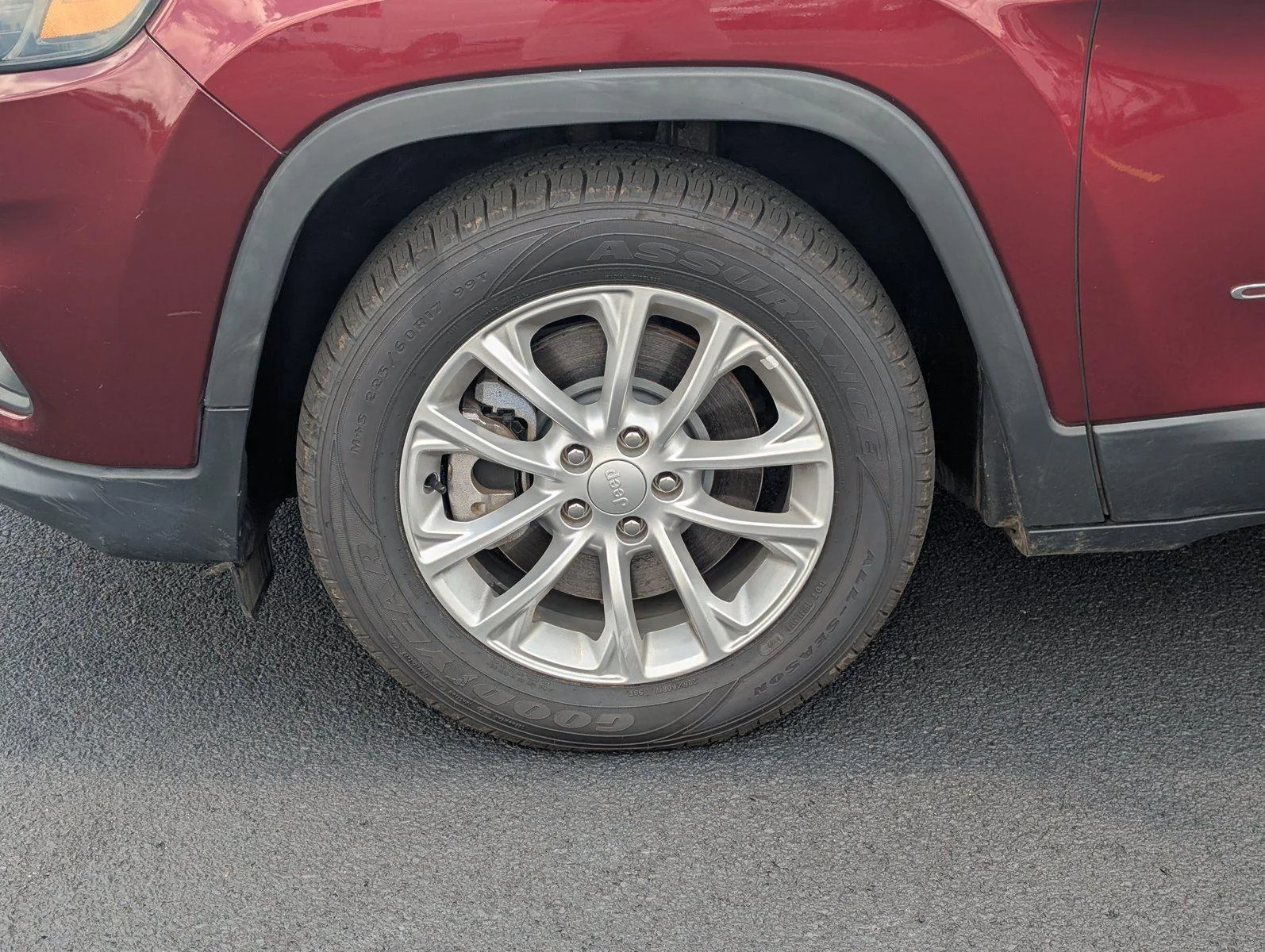 Used 2019 Velvet Red Pearlcoat Jeep Latitude image 9